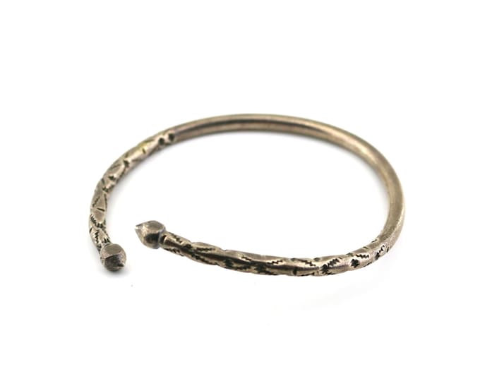 Vintage West Indian Cone Pointed Ends Notches Etched Design Bangle Bracelet  925 Sterling Silver Br 3894Q