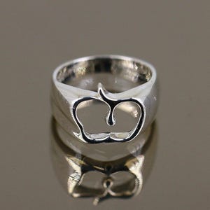 l*e様 Tiffany & Co. Apple Ring Silver 925 Vintage Tiffany & Co. Elsa Peretti Apple Ring, Sterling Silver