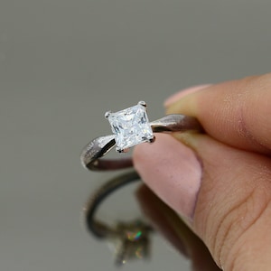 Vintage Size 7 Sparkling Princess Cut Crystal CZ Design Ring 925 Sterling RG 4182