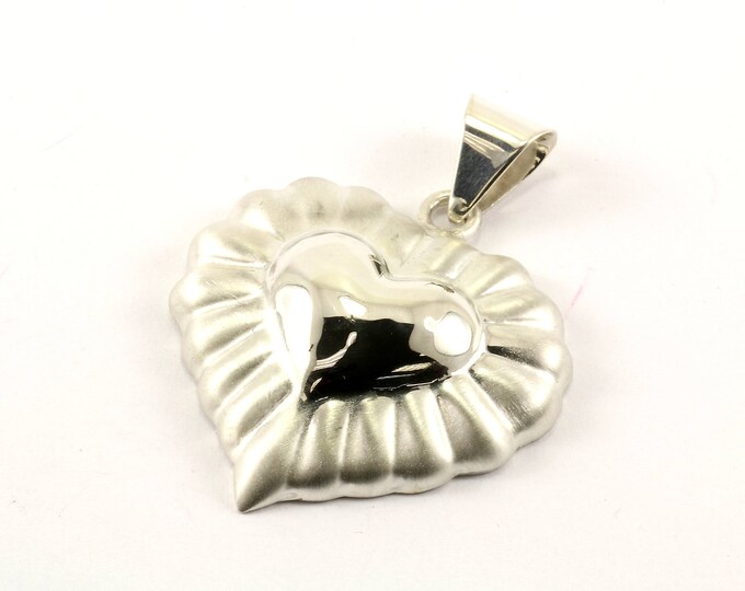 Vintage Heart Shape Design Pendant 925 Sterling Silver PD 709-E