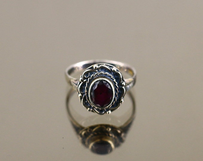 Vintage Size 7.5 Oval Shape Purple Crystal Floral Design Ring 925 Sterling Silver Rg 4339