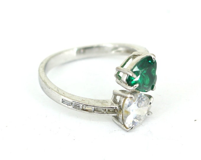 Vintage Size 8 White & Green CZ Double Heart Bypass  Design Ring 925 Sterling Silver RG 2621