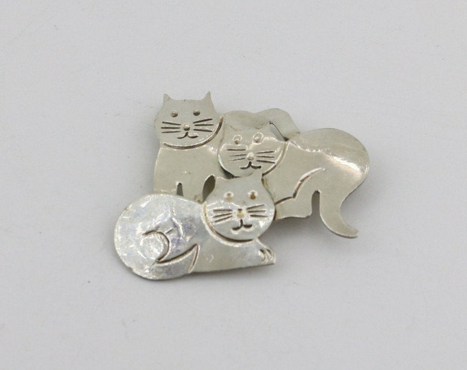 Vintage Three Cats Kitty Kittens Feline Animal Design Brooch Sterling Silver 925 BB 2341S
