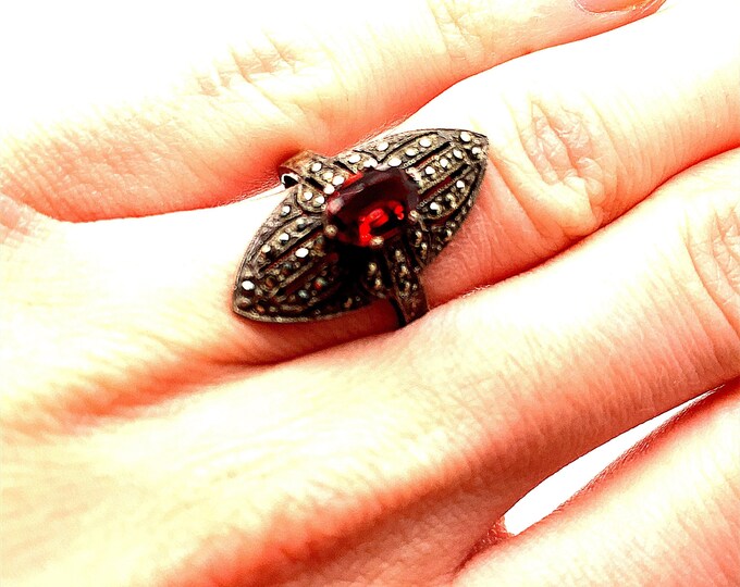 Vintage Ring | Red Crystal Ring | Marcasite Floral Design Ring |   Sterling 925 Silver | Size 6  RG 3758e