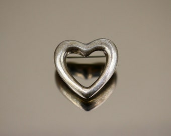 Vintage Simple Plain Open Heart Shape Zina Hallmark Brooch Sterling Silver 925 BB 906