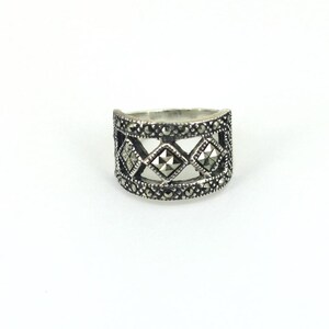 Vintage  Shiny Size 6 Marcasite Statement  Ring  925 Sterling  Silver RG 4753