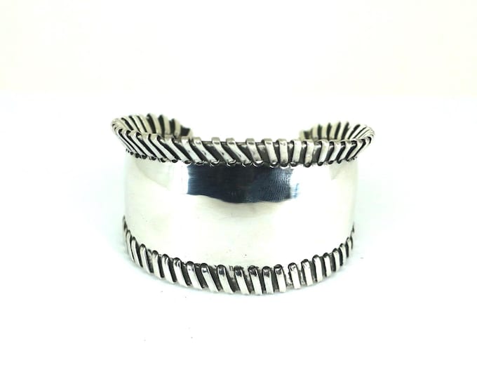 Vintage Mexico  Brenda Schoenfeld  Distinctive ribbed Pattern Cuff Bracelet 925 Sterling Silver BR 1636