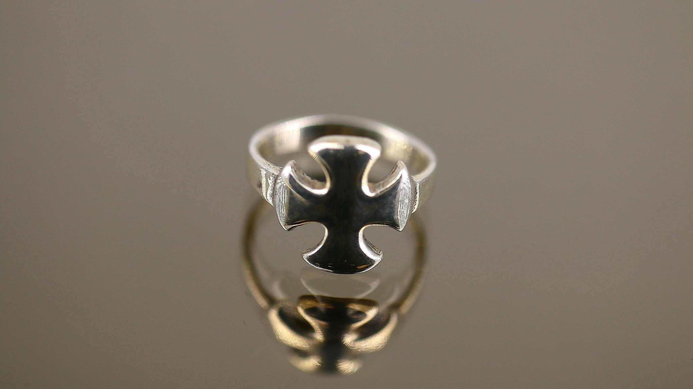 Vintage Size 6 Shiny Cross Design Ring 925 Sterling RG 188