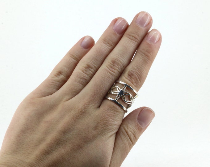 Vintage Size 6.5 Wide Band Open Cut 925 Sterling Silver RG 935