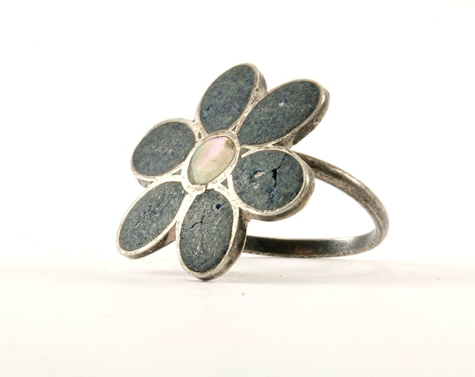 Vintage Size 7  Flower Design Mother of Pearl Inlay Ring 925 Sterling Silver RG 1607-E