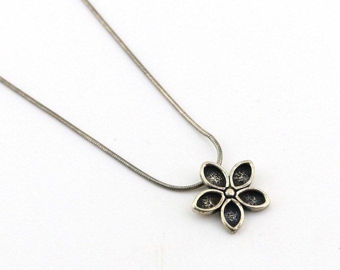 Vintage Silpada Small Tiny Flower Pendant Snake Design Necklace 925 Sterling NC 835M