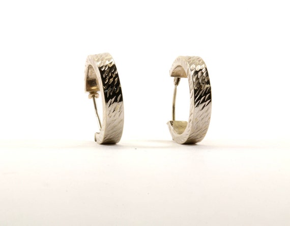 14K White Gold Textured Round Hoop Earrings GER 1… - image 2