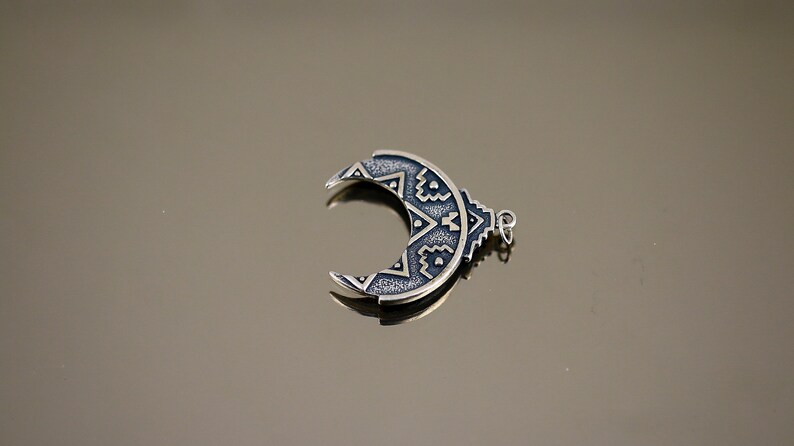 Vintage Semicircle Moon Ethnic Tribal Bali Design Pendant 925 Sterling Silver PD 2704