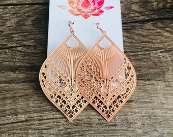 Rose Gold Fan Filigree Earrings: Dangle Heart Design