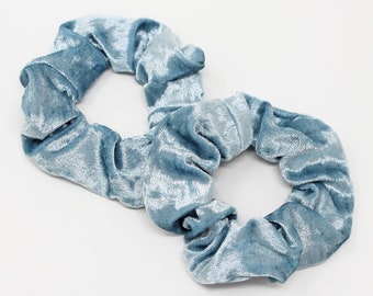 VELVET SCRUNCHIE LIGHT BLUE VELVET SCRUNCHIE LIGHT BLUE