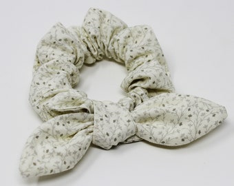 Cream Floral Hair Scrunchies, Scrunchie, Hair Bow Scrunchy, Top Knot, Hair Tie, Gentle Hair Elastic, Hair Accessory, Gift Set, Handmade