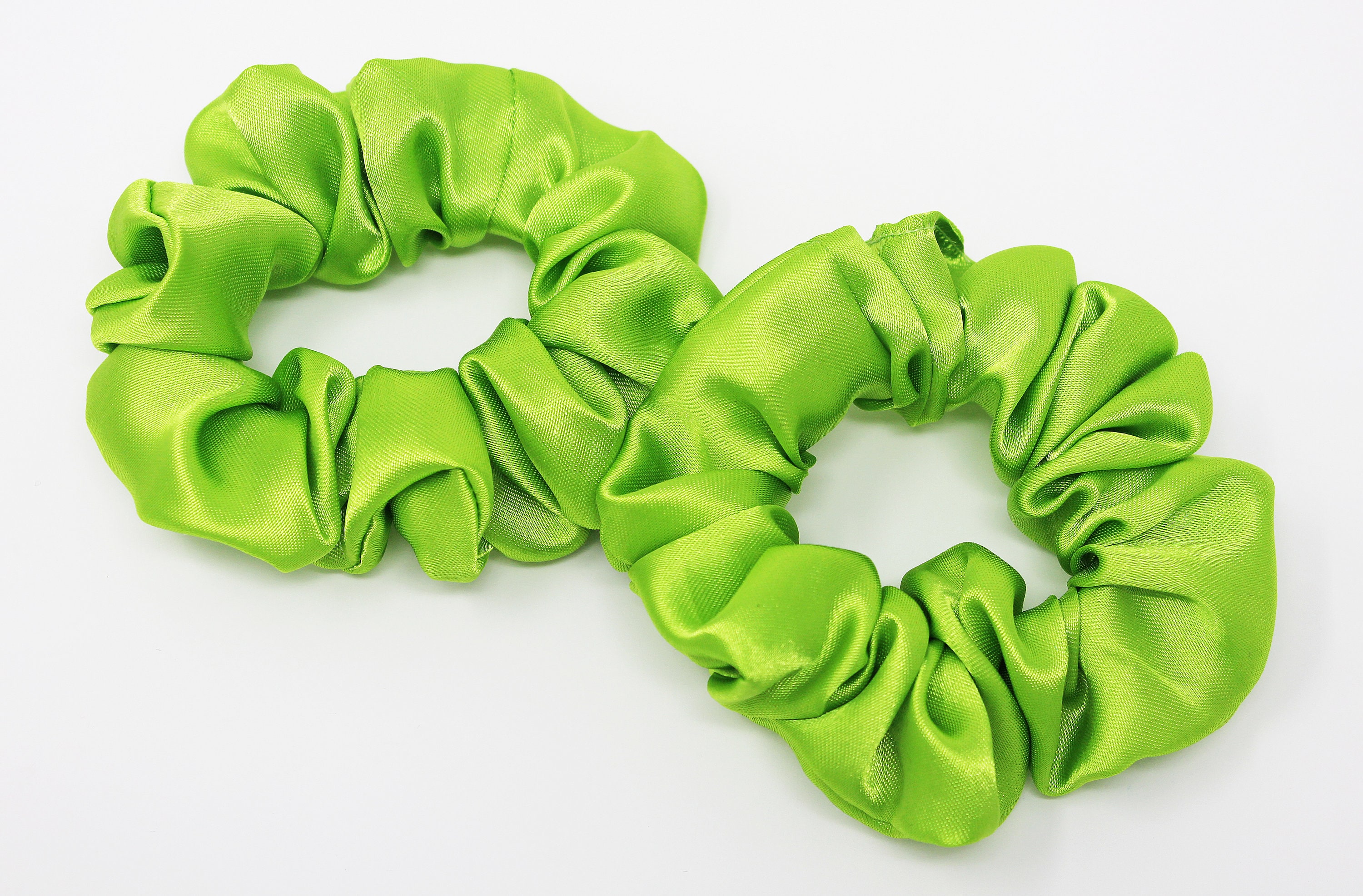 ヘアアクセサリー Hunza G SS24 Green fabric scrunchie (SCRUNCHIE LIME) Hunza G T Crinkle Lime Scrunchie | Shopbop