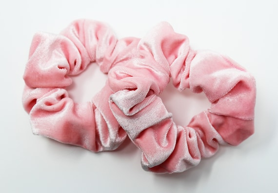 VELVET SCRUNCHIE LIGHT ROSE VELVET SCRUNCHIE LIGHT ROSE