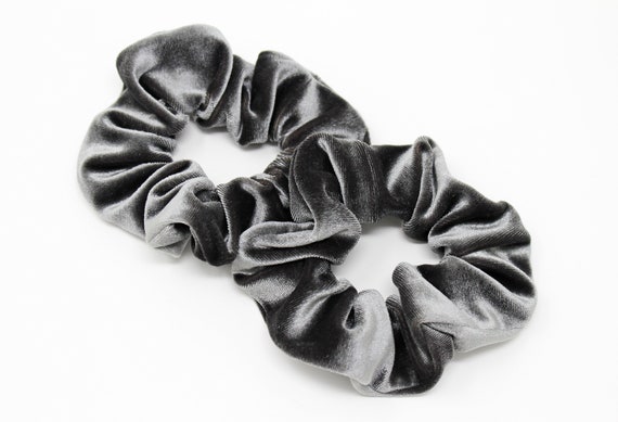 VELVET SCRUNCHIE GREY VELVET SCRUNCHIE GREY