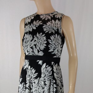 Anne Taylor Dress Women&#39;s Dress Black White Floral Flared Skirt Zipper Designer Sleeveless Like New Condition Vintage by AT Size 4 petite