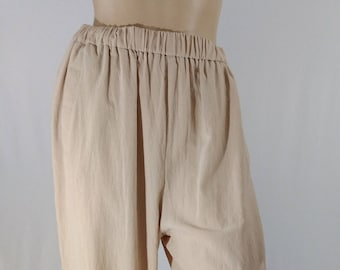 Beige Capri Pants Women's Beige Pants Textured Fabric Elastic Waist Pockets Cool Hymn line Cuffs Pockets New Condition M