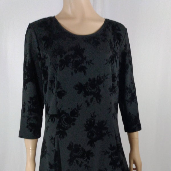 Vera Wang Dress Women's Black Dress 3/4 Sleeves Velvet Floral Flare out Skirt Excellent Like New Condition Vintage Designer by SVW Size L