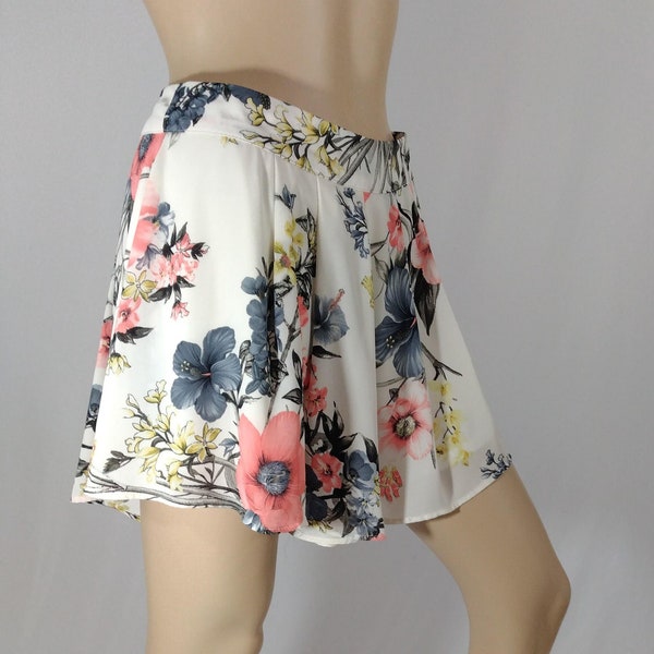 Women's Floral Shorts Skirt-look Pink White Hawaiian Floral Fitted Waist Flare-out Silhouette Cute Like New Vintage by PINK OUT Size M