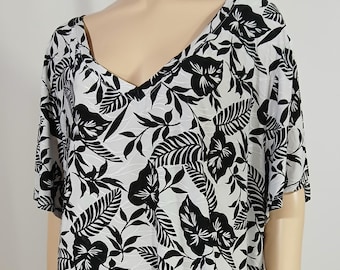 Plus Size Vintage Leaf Print Top, White Stag 4X