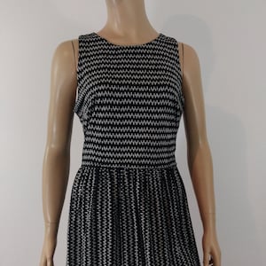 Black Dress ANN TAYLOR Women&#39;s Sleeveless Black White Stretch Black Underskirt 70% Rayon Zipper Like New Condition Vintage by Loft Size S