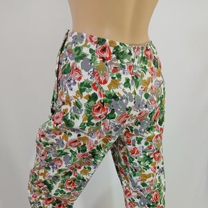Women&#39;s Pants 80&#39;s 90&#39;s Floral 100% Cotton Pockets Muted Pastels Side Zipper Cropped Length RARE Like New Condition Vintage by PINKY Size L