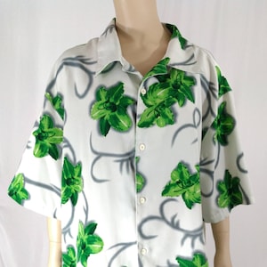 Men&#39;s Hawaiian Shirt Palms Green White Short Sleeve Lightweight Satiny Silky Excellent Like New Condition Vintage Made in RUSSIA Size XL