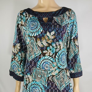 Women&#39;s Blouse Tunic Top 3/4 Sleeve Blues Black Green White Stretchy Extra Long Gorgeous Lux Like New Condition by NEW DIRECTIONS Size XL
