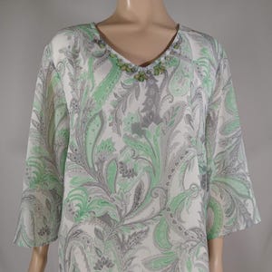 Plus Size Blouse Women&#39;s Pastel Green White 3/4 Sleeve Abstract Print Jeweled Neckline Like New Condition Vintage by ALFRED DUNNER Size 16W
