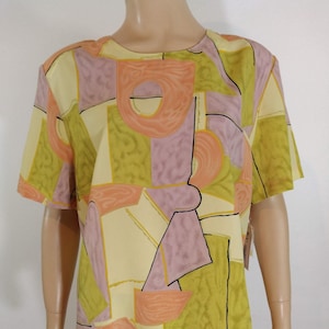 80&#39;s Top Women&#39;s Shirt Short Sleeve Geo Abstract Pastel Multicolor Silky Lightweight Like New w Tags Condition Vintage by KC STUDIO Size L