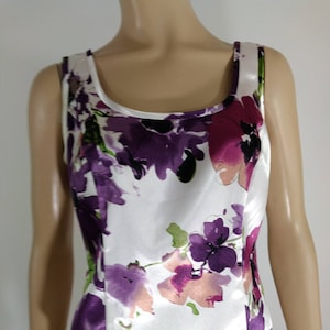 Satin Tank Top Women&#39;s White Purple Green Floral Thick Stretchy Side Zipper Sleeveless Excellent Condition Vintage by ALEX EVENINGS Size M