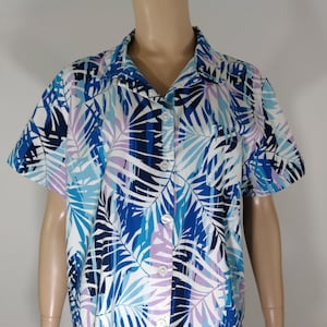 Women&#39;s Shirt Hawaiian 80&#39;s 90&#39;s Short Sleeve Blue Lavender White Tropical 100% Cotton Excellent Condition Vintage by WHITE STAG Size XL