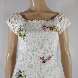 White Lace Dress Women&#39;s Short Sleeveless Off the Shoulder Floral Embroidery Stretchy Fabric Lined Perfect Like New Condition Vintage Size M