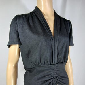 Black Top Women&#39;s Pullover Short Sleeve V Neck Pleated Front Gathered Tie Stretchy Great Details Like New Vintage by INC CONCEPTS Size M