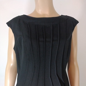Women&#39;s Black Dress Sleeveless Fitted Zip Back Sturdy Thick Stretch Fabric Chic Flawless Like New Condition Vintage by LONDON TIMES Size 12