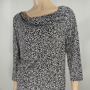 Women&#39;s Top 3/4 Sleeve Black White Abstract Dot Print Satiny Drapy Stretchy Lux Like New Condition Vintage by LIZ CLAIBORNE Size XL petite
