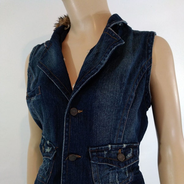 Women's Denim Vest Blue Jean 100% Cotton Buttons Pockets Removable Faux Fur Collar Excellent Condition Vintage by SQUEEZE JEANS size 11/12
