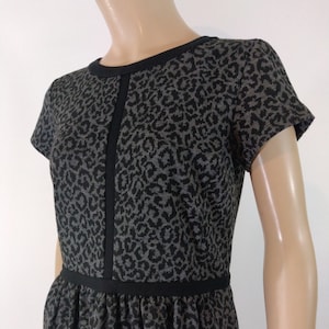 Black Dress Anne Taylor Women&#39;s Leopard Gray Black Short Sleeve Zipper Darts Thick Lux Fabric Like New Condition Vintage by AT Loft Size 4