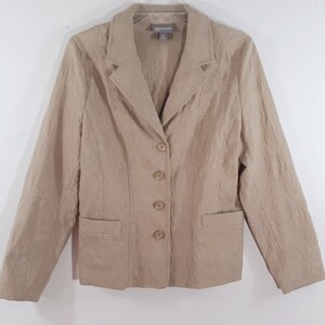 Women's Beige Blazer Jacket Cotton Stretchy Embossed Floral Beige Buttons Front Pockets Lux Like New Condition by CROFT &BARROW Size 10
