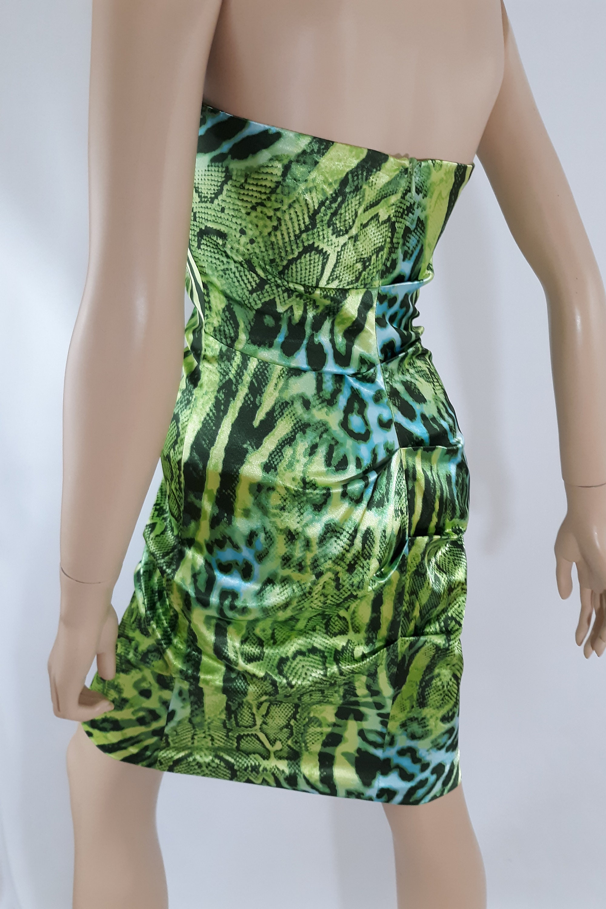 Green Satin Snakeskin Strapless Party Dress, Film Noir Style - Etsy Israel Green Satin Snakeskin Strapless Party Dress, Film Noir Style - Etsy Israel