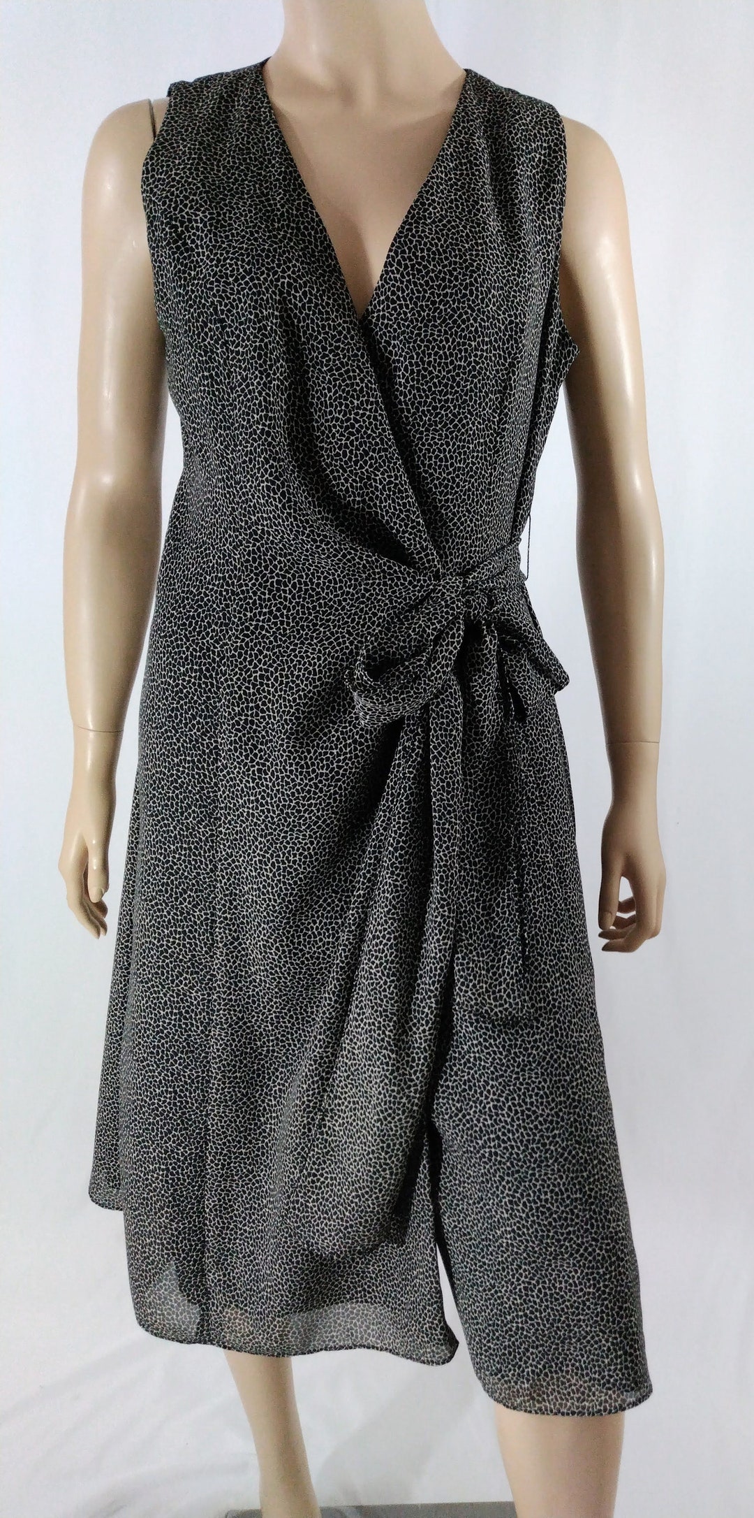 DAVID WARREN NY Robe noire cache-coeur sans manches bordée de