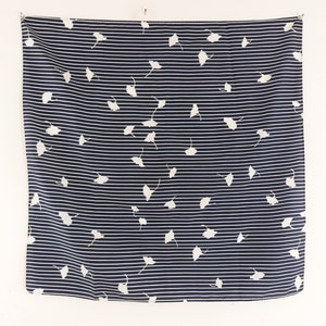Women&#39;s Scarf 70&#39;s 80&#39;s Square 21 x 21 Inch Blue White Striped Floral Classic Glamorous Smart Mary Tyler Moore Excellent Condition Vintage