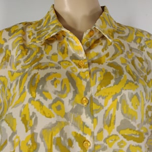 Sleeveless Top Women&#39;s Yellow Grey Beige Yellow Buttons & Stitching Abstract Print A-line New Condition Vintage by LIZ CLAIBORNE Size XL