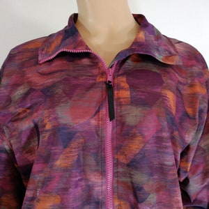Women&#39;s Windbreaker Jacket Pullover Wild Abstract Purple Blue Windbreaker Magenta Condition Like New Vintage Usa by MOVING COMFORT Size M