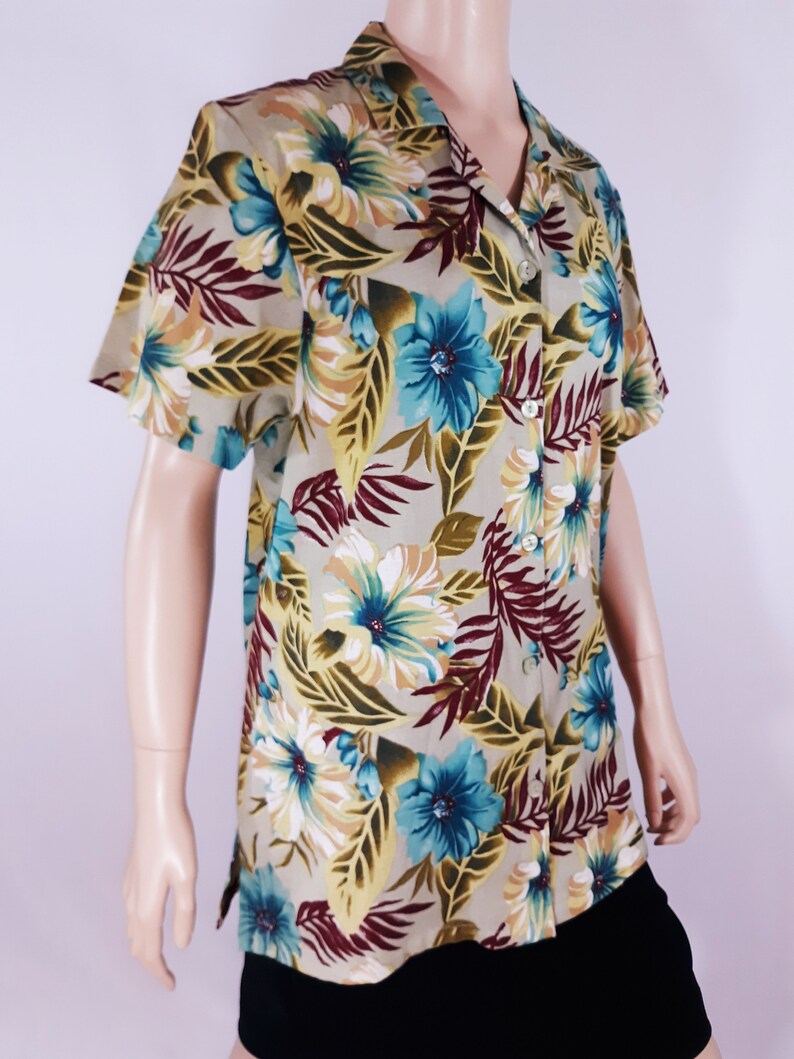 80/'s Women/'s Shirt Hawaiian Short Sleeve Blue Biege Maroon Floral Tropical Cotton Ramie Excellent Condition Vintage by WHISPERS Size L