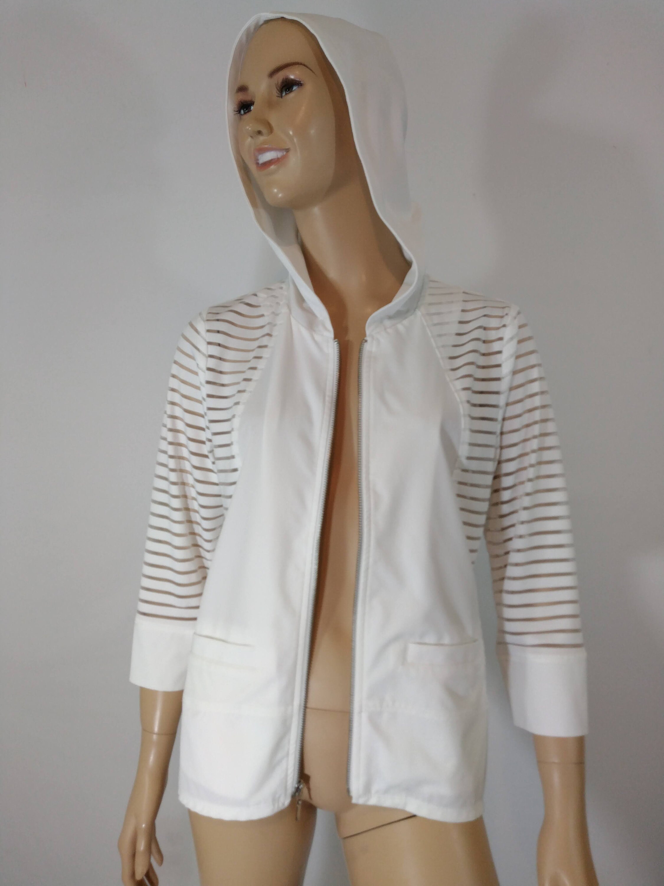 On／ Core Jacket womens /Sand White Ｓサイズ Women's Core Jacket | White & Beige | On Japan